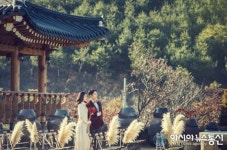 서울근교 야외웨딩, 스몰웨딩을 전통 한옥 잔디마당에서