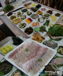 여수돌산활어직매장 | 주말 식도락객 입맛 사로잡는 제철 활어회...여수 맛집 '돌산용궁횟집'