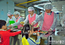 군위축협위탁급식사업단 | '학교급식' 특별 점검하는 정안석 군위교육장