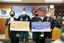 에이치디현대중공업(주)전하재기숙사식당 | 전국금속노동조합 현대중공업지부?KB국민은행 전하동지점 이웃돕기 나눔 성금 전달