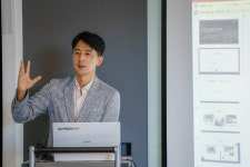 재라국제기획 | 송진영 국제신문 기획탐사팀장 초청 본지 사내연수 실시