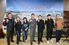 김영길 중구청장, 울산중구탁구협회 임원진 환담