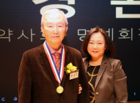 권약사웰니스팜 | 권경곤 명예회장 "후배 약사들, 국민 생각하길"