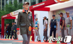 오로지종합복지원복 | 기능, 디자인 모두 잡은 이상봉 디자인 집배원복