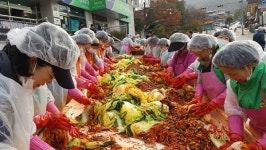 루피하임 서초지사 | 과천시새마을지도자·한전 서초지사 김치 200상자 만들어 소외 이웃에 전달