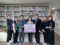 충주발전시민포럼 등, 충주시여자중장기청소년쉼터에 장학금 전달
