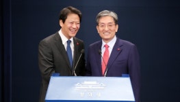 President Moon Replaces Chief Of Staff, Two Key Aides