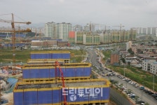 천일크레인천안중기 | 멈춰선 기중기… 전라권 건설업 '혹독한 겨울'