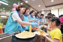 신세계푸드트리니티요양 | 신세계푸드, 아동복지시설 찾아 봉사활동 펼쳐