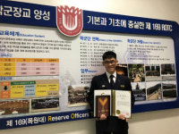 아픔을 잊게 사랑을 잇는 전사가 있다