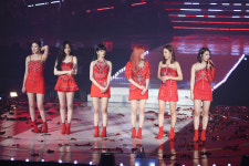 ‘신곡 공개+솔로 무대’ 에이핑크, 역대급 단독 콘서트 성료! 강렬한 9년차 포문
