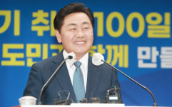 천비솔전북지사 | 취임 100일 김관영 전북도지사 "도민과 함께 변화하는 전북, 기업하기 좋은 전북"