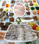 여수돌산활어직매장 | 여수 맛집 '돌산용궁횟집', 자연산 활어회와 20여 가지 해산물 요리를 한 상 가득 선보여