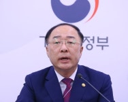 홍남기 "日수출규제, 명백한 경제보복...철회 안하면 상응조치"