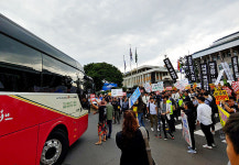 제2금란교 앞 | 국정감사 제주도청 앞 격렬 항의시위..."제2공항 철회하라"