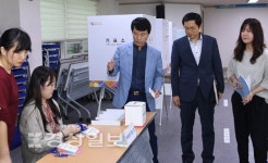 위드미 울산태화화진점 | 김화진 울산시 중구 부구청장, 태화동 제1투표소 현장 방문