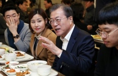 경광기업구내식당 | 文대통령, 취임 후 처음으로 민간 중소기업 구내식당 방문…국민과 오찬 및 차담회 가져
