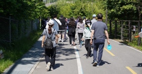 평내진승건강원 | 남양주시, '제12회 평내동 가족 사랑 소리정원 건강 걷기' 성황리 개최