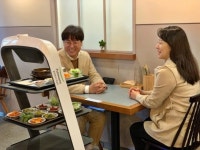 풀무원푸드앤컬처 안내동식당 | 풀무원푸드앤컬처, 외식매장에 자율주행 '서빙로봇 딜리' 도입...미래형 레스토랑 선봬