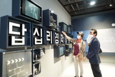 동대문구시니어클럽(나누리전통식품) | 동대문구 실버기자단, '시니어 배우학교' 수강생 취재 나서