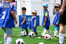 어린이 축구교실, 친구들은 어떻게 차나?