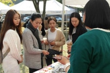(주)유매인터내셔널 | 대경대 연매과 학생들, 재활용 나눔 마켓 열어