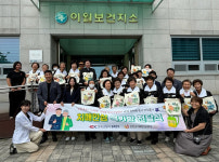 푸드매니저(주)-한국도로공사 충북본부 | 한국도로공사 충북본부, 치매안심마을 어르신에 가방 전달