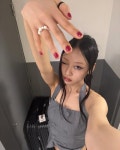덥다고 머리 질끈 묶지 마세요! 개성 가득 업두 헤어 스타일링 5