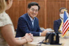 신아국제교류센터한국지사 | 김동연 지사, 세계경제올림픽 ‘다보스 포럼’서 글로벌 교류 더한다
