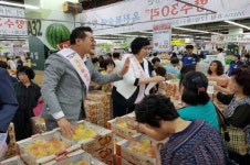 옥천공설시장내팜 | 옥천군 복숭아, 도시민 입맛 사로잡기 서울로 GO~