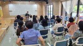 에이씨씨훌라우쿨렐레 | 천안교육지원청성환도서관, 우쿨렐레 리듬과 하와이 훌라로 다채로운 강연의 향연