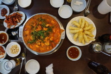 엔가드 부산극동산업 | 고급 복요리를 '산업전사의 음식'으로 바꾼 명소, 부산복집