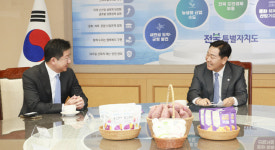 준농특산물 | 전북특별자치도, 지역 농특산물 2600톤 전국에 유통해준 편의점 체인업체에 감사패
