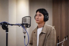 '출사표' 박성훈, 생애 첫 OST 녹음…마이크 앞에서 진지하게