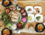 살·비계 어우러진 촉촉한 보쌈고기… 눈도 입도 모두 찌릿!