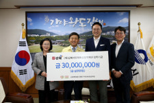 신세계김해와이제이 | 신세계백화점 김해점, 장학기금 3년째 기탁