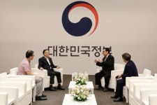 김지곤(정훈산업) | 학교안전공제중앙회, '2024 대한민국 안전산업박람회' 참여…정훈 이사장 "AI 시대 대비 안전교육 자료 보급할 것"