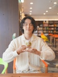 설렌헤어 | "새들과의 고요한 숨결"…윤시윤, 평화 가득한 순간→도심 속 작은 쉼표