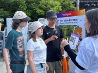 주주컬처전주점 | "전주 한옥마을 사로잡은 천안 K-컬처" ··· 외국인 배낭족 발길 붙잡다
