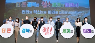 나우커피호남지사 | 이철우 도지사, 출근하는 직원에게 커피 건네며 격려