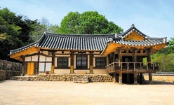 금산불교지업사 | 독특한 불교 건축 양식 '금산 신안사 대광전' 보물 된다