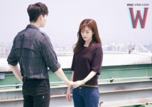 더블유(W) 이종석 한효주, 철연주 황금 비율에 바람직한 키 차이 그런데 또 이별?…8회 스틸 컷 대방출