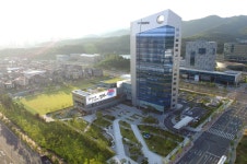 신보, "해외진출기업이 비진출기업보다 고용증가율 1.60%, 매출증가율 2.47% 높아"