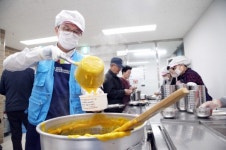 중외제약복지매점 | JW그룹, 지역 어르신과 계절음식 나눔 활동
