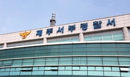 누가페경기김포 | 비행기에서 "누가 애 낳으래" 소리지르며 난동부린 40대 구속