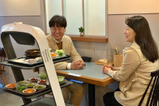 문화외식(컬처푸드시스템 대전대학교 제2생활관 식당) | 풀무원푸드앤컬처, 자체 외식매장에 자율주행 서빙로봇 도입