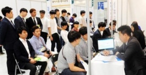 (주)현대그린푸드 기아자동차 광주 하이테크센터 | 현대ㆍ기아차 협력사 채용박람회 구직 열기 '후끈'