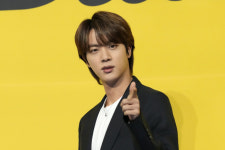 BTS 진, 14일 오후 8시30분께 파리서 올림픽 '성화 봉송'