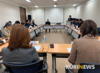 한지나라공예문화협회사 | 한지문화축제 한 지붕 세 가족…공예·패션·산업 주장도 제각각