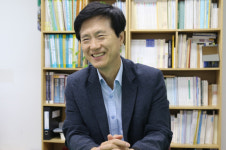 성광출판사.서산인쇄광고마트.현대인쇄사 | 성광진 대전교육연구소장, 참교육 향한 출판 기념회 개최